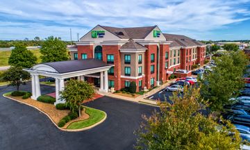 Holiday Inn Express Hotel & Suites