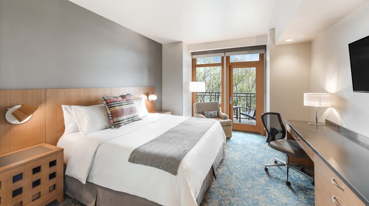 Cedarbrook Lodge Room