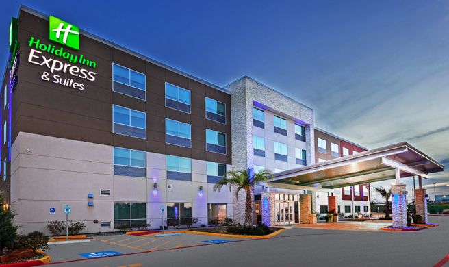 Holiday Inn Express & Suites Brenham Exterior