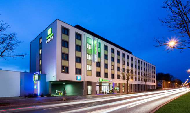 Holiday Inn Express Augsburg Exterior