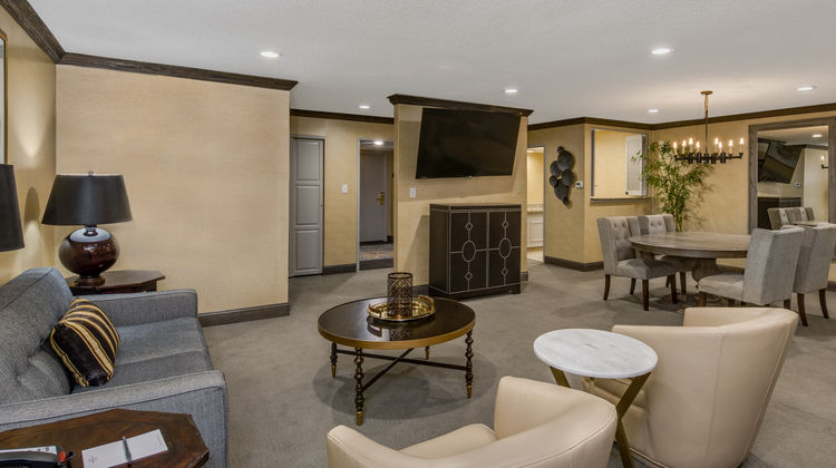 Crowne Plaza Resort Asheville Suite
