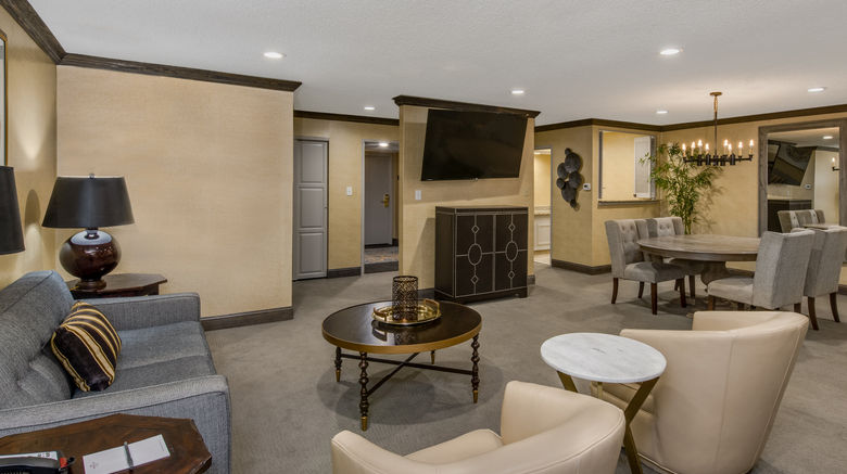 <b>Crowne Plaza Resort Asheville Suite</b>. Images powered by <a href="https://www.leonardoworldwide.com/" title="Leonardo Worldwide" target="_blank">Leonardo</a>.