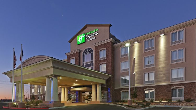 Holiday Inn Express Hotel & Suites Exterior