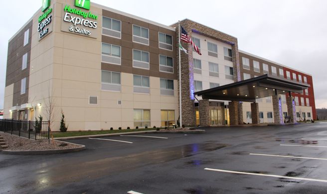 Holiday Inn Express & Suites Marietta Exterior