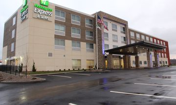 Holiday Inn Express & Suites Marietta