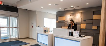 Holiday Inn Express & Suites Marietta Lobby