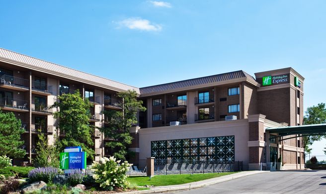 Holiday Inn Express Exterior