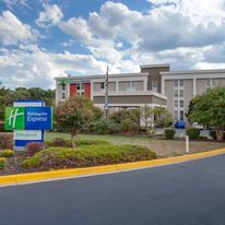 Holiday Inn Express DC East- Andrews AFB