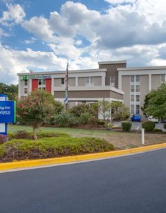 Holiday Inn Express DC East- Andrews AFB