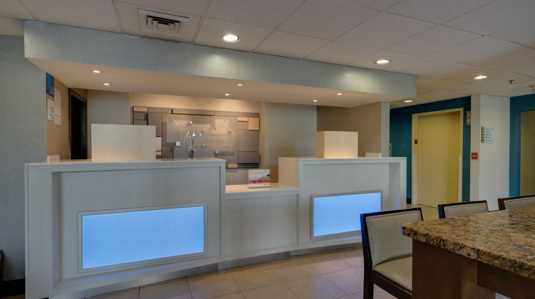 Holiday Inn Express DC East- Andrews AFB Lobby