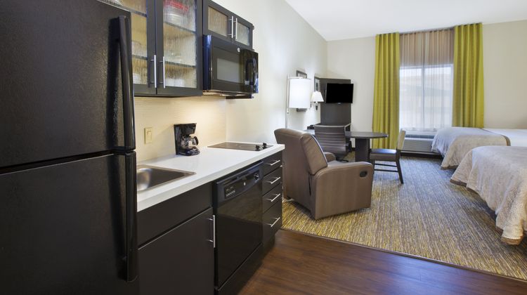 Candlewood Suites Morgantown Univ of WV Suite