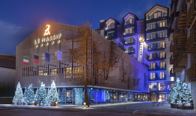 Le Massif Hotel Exterior