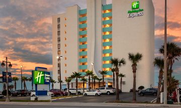 Holiday Inn Express Suites Oceanfront