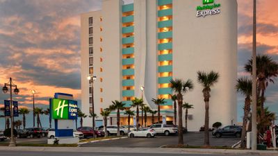 Holiday Inn Express Suites Oceanfront