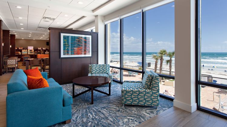 Holiday Inn Express Suites Oceanfront Exterior