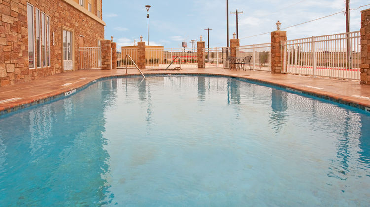Holiday Inn Express Hotel & Suites Buda Pool