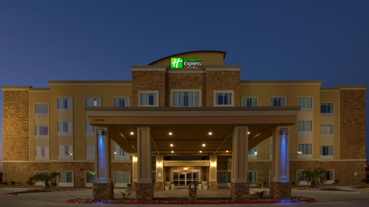 Holiday Inn Express Hotel & Suites Buda Exterior