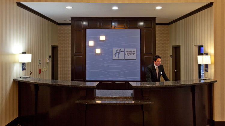 Holiday Inn Express Hotel & Suites Buda Lobby