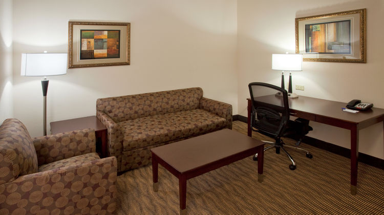 Holiday Inn Express Hotel & Suites Buda Suite