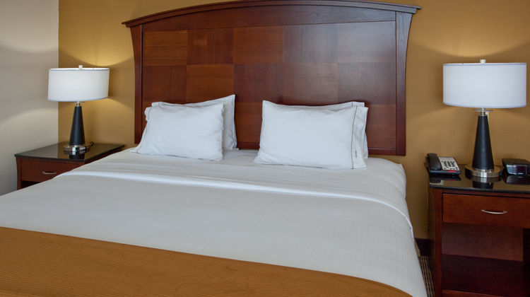 Holiday Inn Express Hotel & Suites Buda Room