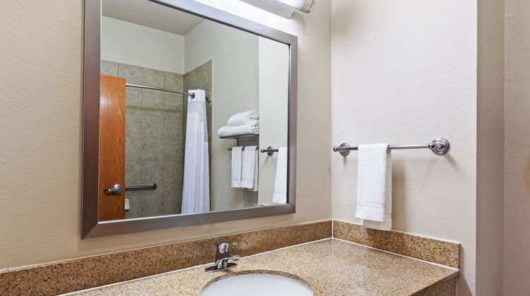 Holiday Inn Express Hotel & Suites Room