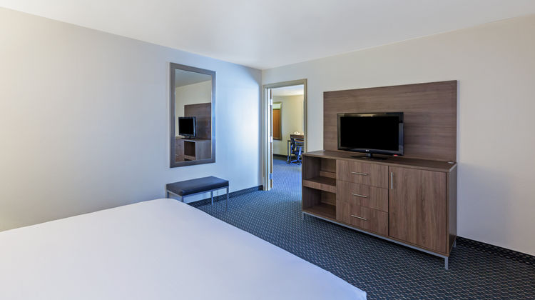 Holiday Inn Express Hotel & Suites Suite