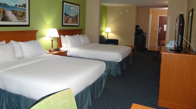 Holiday Inn Express Suite