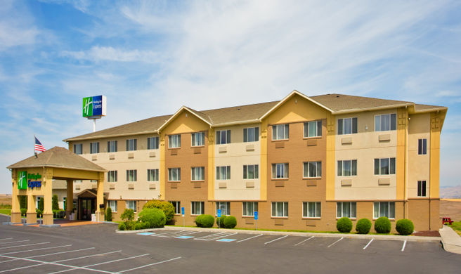 Holiday Inn Express Exterior