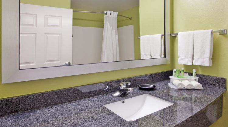 Holiday Inn Express Fremont Room