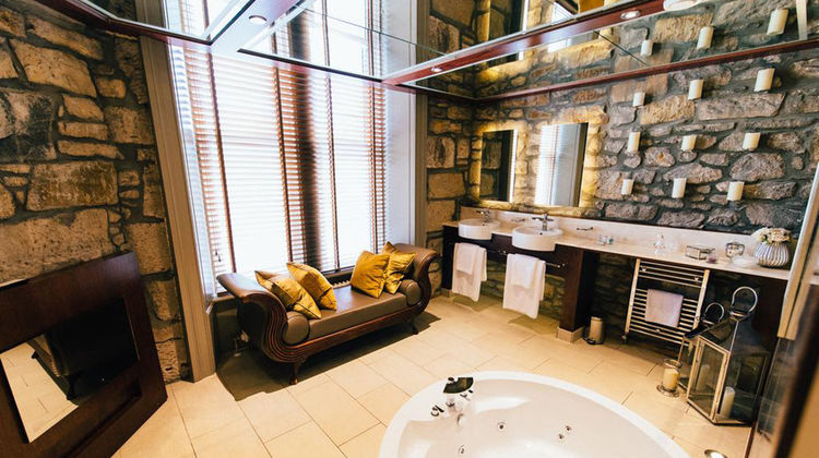 Lynnhurst Hotel Room