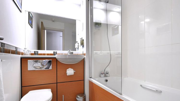 Stirling Court Hotel Room