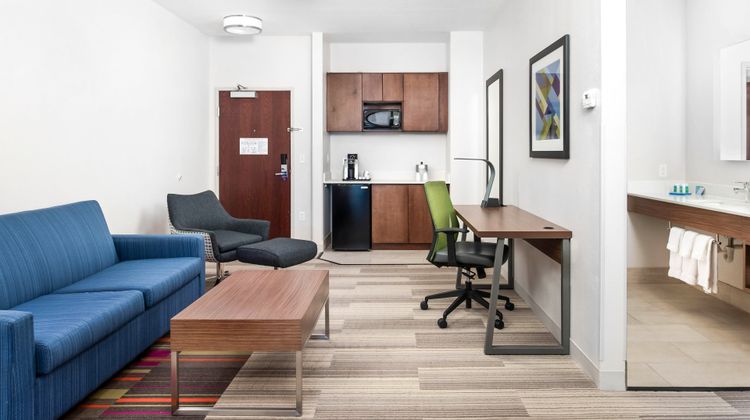 Holiday Inn Express Hotel & Suites Suite