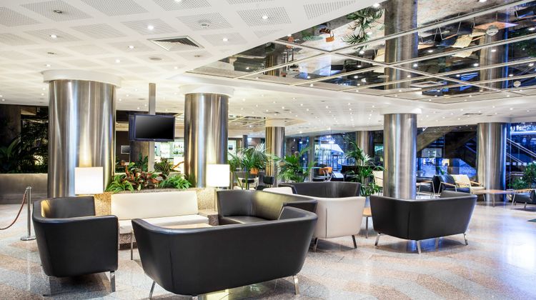 Holiday Inn Lisbon Continental Lobby
