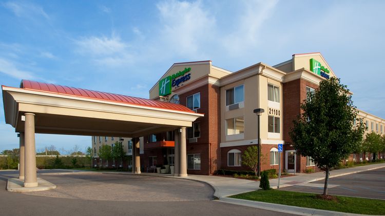 Holiday Inn Express & Suites Detroit Exterior