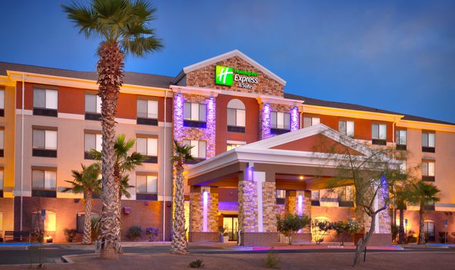 Holiday Inn Express Hotel & Suites Exterior