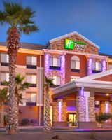 Holiday Inn Express Hotel & Suites