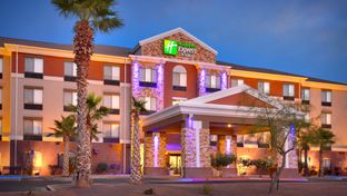 Holiday Inn Express Hotel & Suites