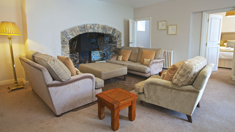 <b>Dartington Hall Hotel Suite</b>. Images powered by <a href="https://www.leonardoworldwide.com/" title="Leonardo Worldwide" target="_blank">Leonardo</a>.
