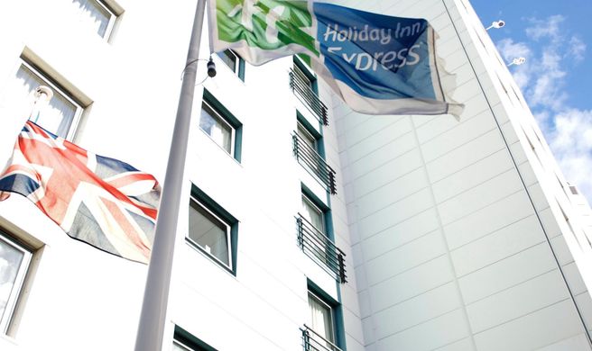 Holiday Inn Express Croydon Exterior
