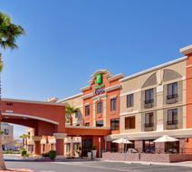 Holiday Inn Express Hotel & Suites Exterior