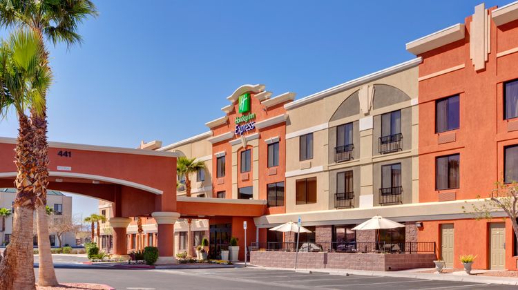 Holiday Inn Express Hotel & Suites Exterior