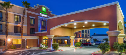 Holiday Inn Express Hotel & Suites Exterior