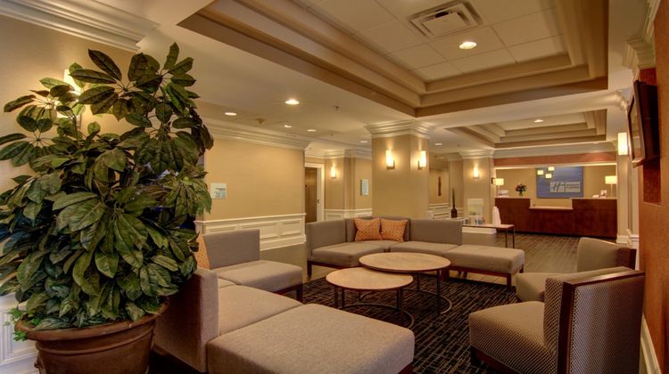 Holiday Inn Express & Suites Alpharetta Lobby