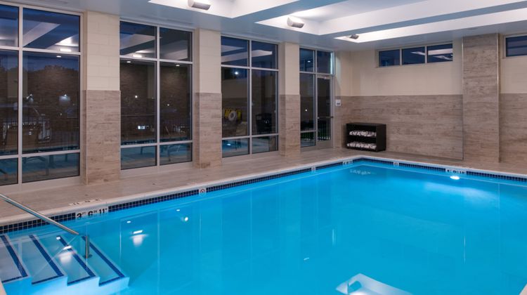 Holiday Inn & Suites Farmington Hills Pool