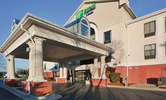 Holiday Inn Express & Suites Laurinburg