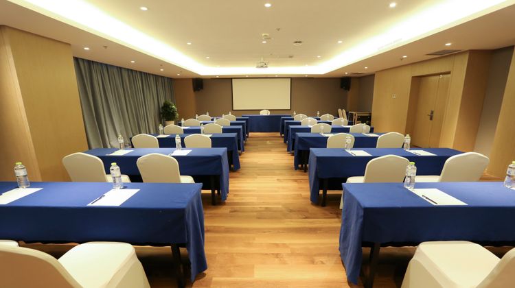Holiday Inn Express Linyi Riverside Meeting