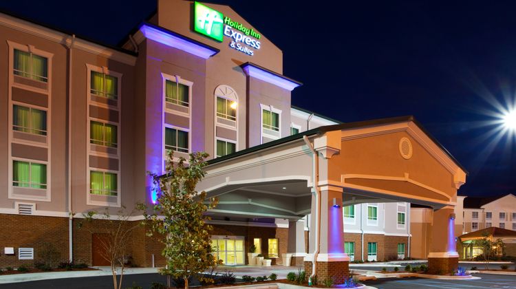 Holiday Inn Express Hotel & Suites Exterior