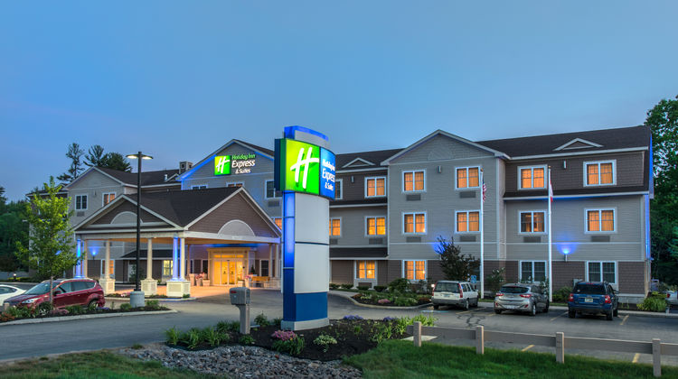 Holiday Inn Express Hotel & Suites Exterior