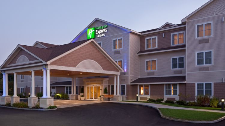 Holiday Inn Express Hotel & Suites Exterior