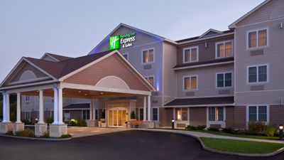Holiday Inn Express Hotel & Suites